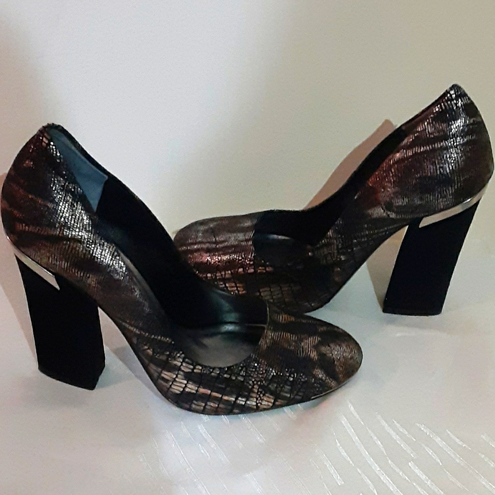 J. Renee rattle snake print leather/ suede pumps